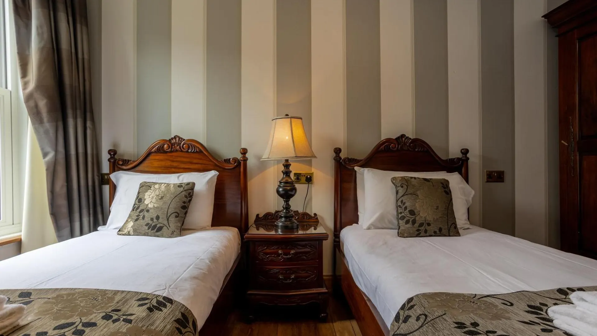 Blackfriars Residence - Beautiful Home Edinburgh 0*,